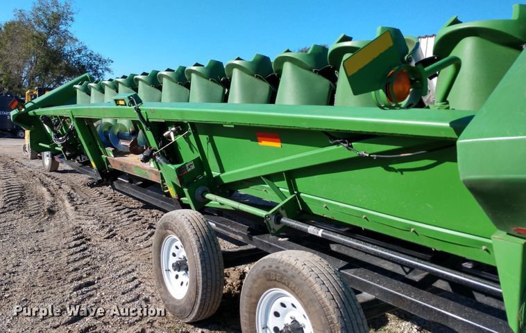 image for item FV9241 1999 John Deere 1293 corn head