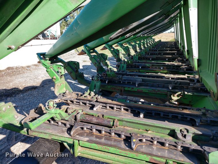 image for item FV9241 1999 John Deere 1293 corn head