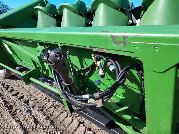 image for item FV9241 1999 John Deere 1293 corn head