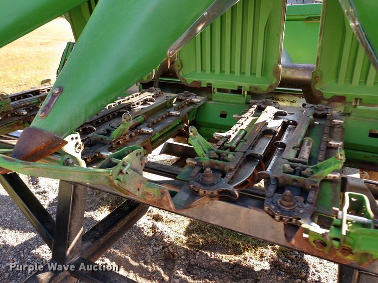 image for item FV9241 1999 John Deere 1293 corn head