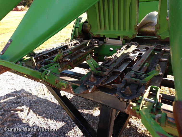 image for item FV9241 1999 John Deere 1293 corn head