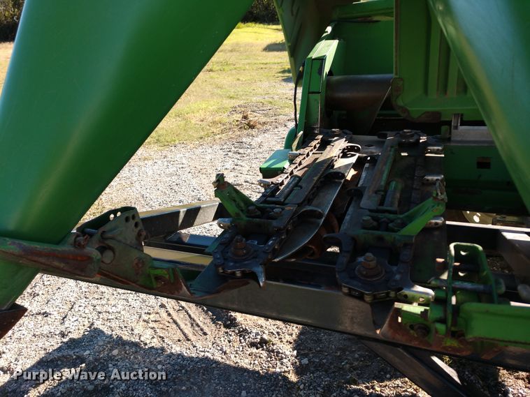 image for item FV9241 1999 John Deere 1293 corn head