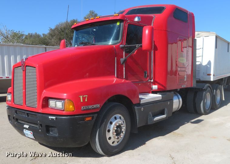 image for item H1142 2007 Kenworth T600 semi truck