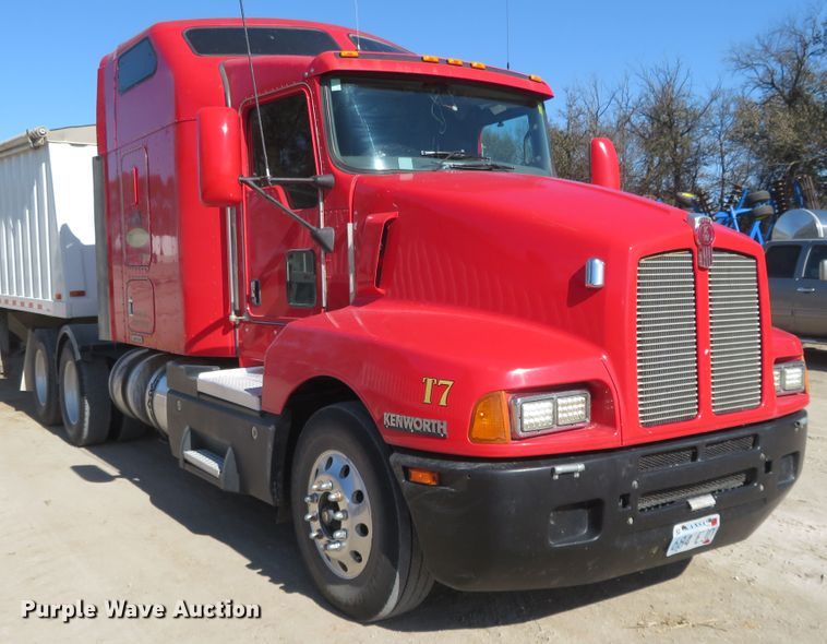 image for item H1142 2007 Kenworth T600 semi truck