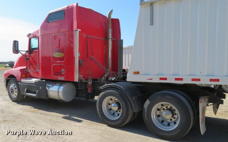 image for item H1142 2007 Kenworth T600 semi truck