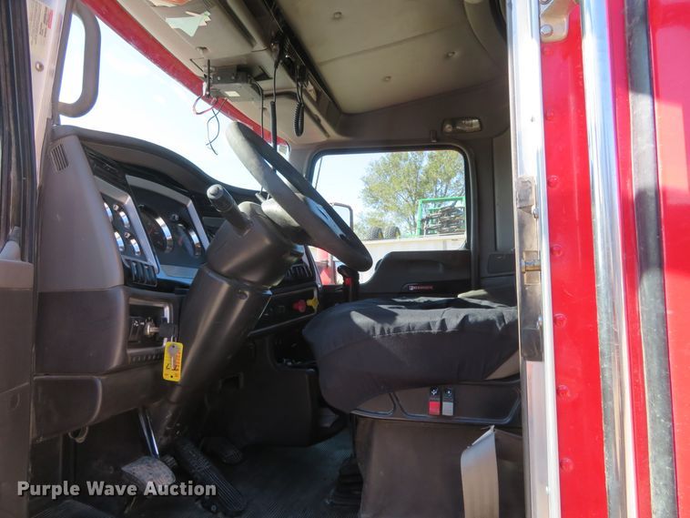 image for item H1142 2007 Kenworth T600 semi truck