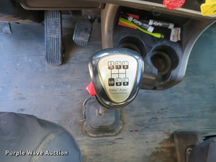 image for item H1142 2007 Kenworth T600 semi truck