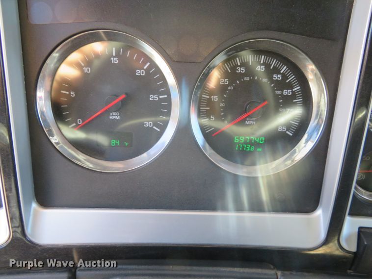 image for item H1142 2007 Kenworth T600 semi truck