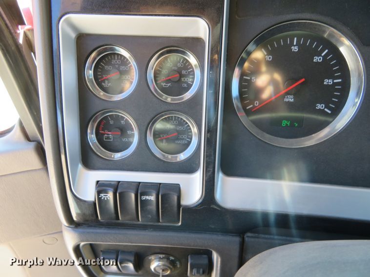 image for item H1142 2007 Kenworth T600 semi truck