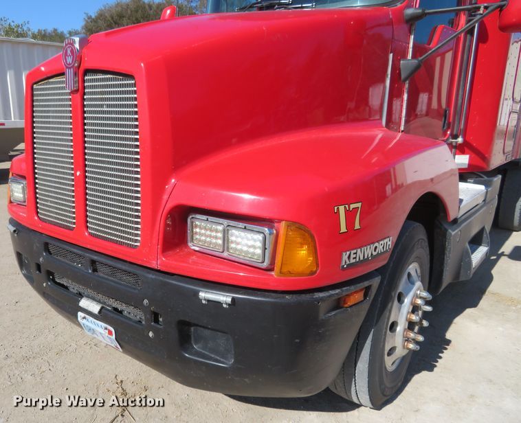 image for item H1142 2007 Kenworth T600 semi truck