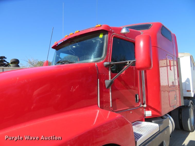 image for item H1142 2007 Kenworth T600 semi truck