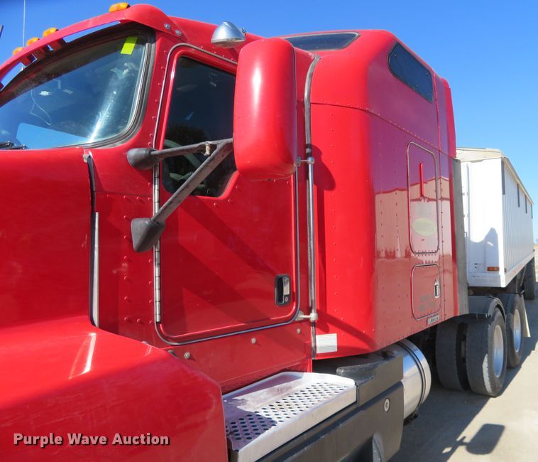 image for item H1142 2007 Kenworth T600 semi truck