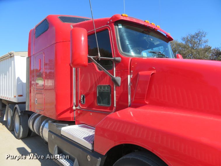 image for item H1142 2007 Kenworth T600 semi truck