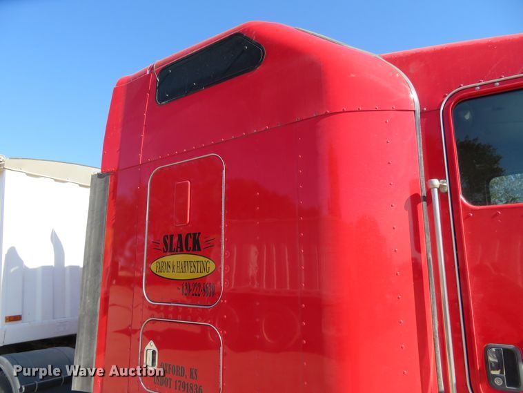 image for item H1142 2007 Kenworth T600 semi truck