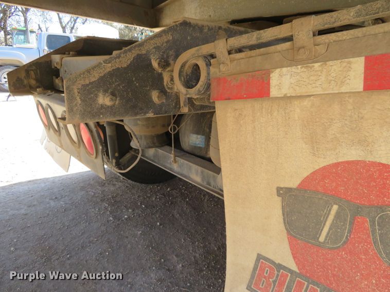 image for item H1142 2007 Kenworth T600 semi truck