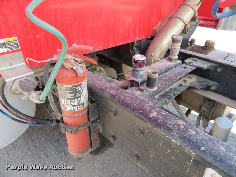 image for item H1142 2007 Kenworth T600 semi truck