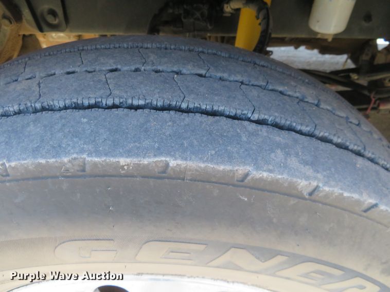 image for item H1142 2007 Kenworth T600 semi truck