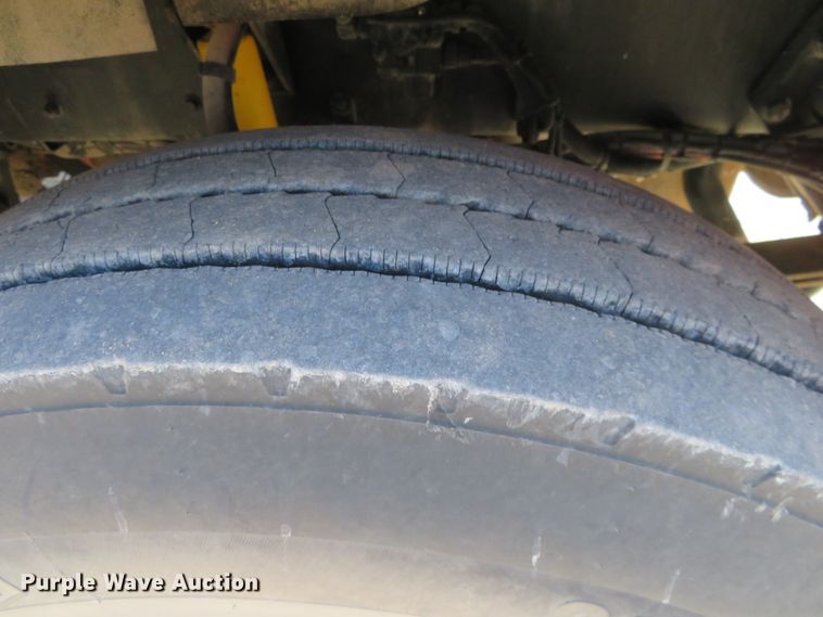 image for item H1142 2007 Kenworth T600 semi truck