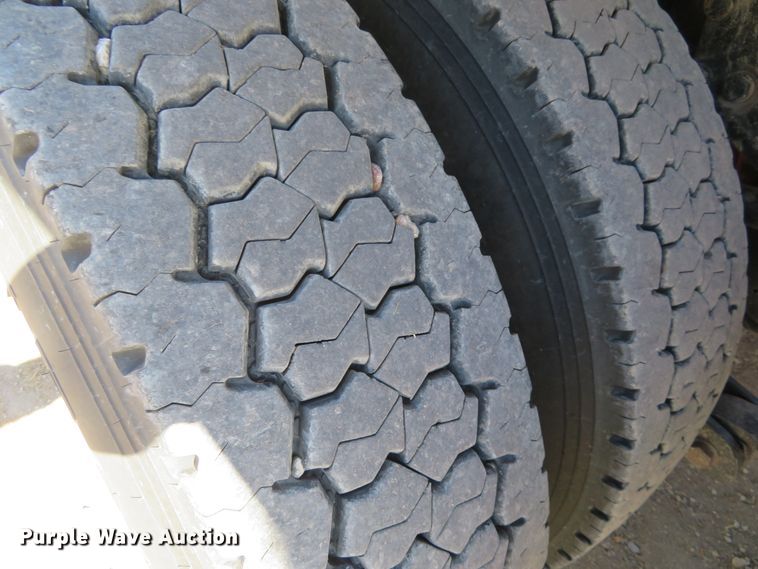 image for item H1142 2007 Kenworth T600 semi truck