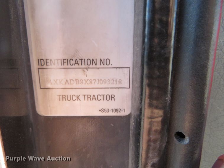 image for item H1142 2007 Kenworth T600 semi truck