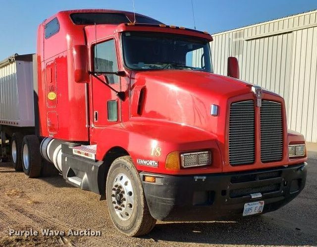 image for item H1143 2007 Kenworth T600 semi truck