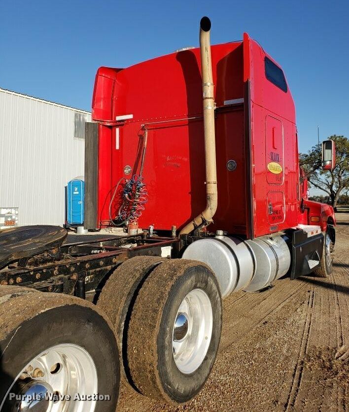 image for item H1143 2007 Kenworth T600 semi truck