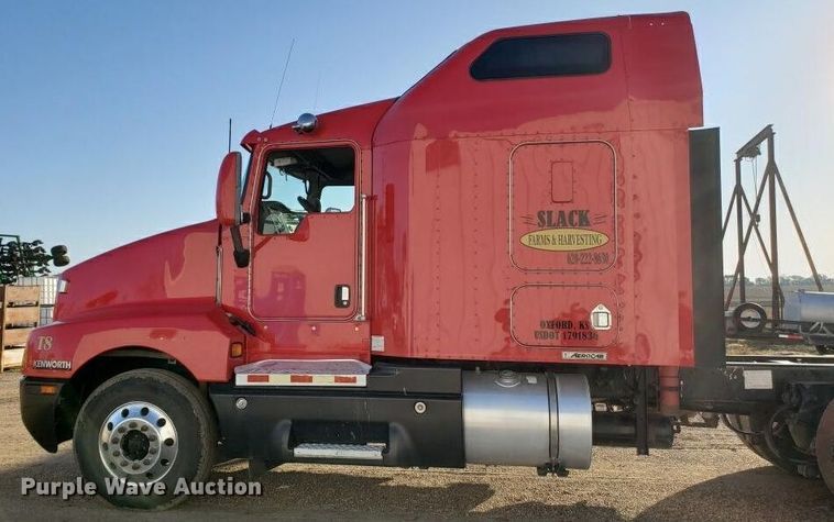 image for item H1143 2007 Kenworth T600 semi truck