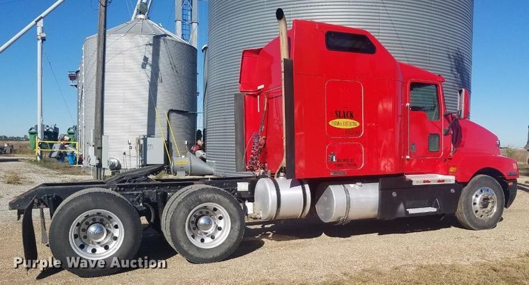 image for item H1143 2007 Kenworth T600 semi truck