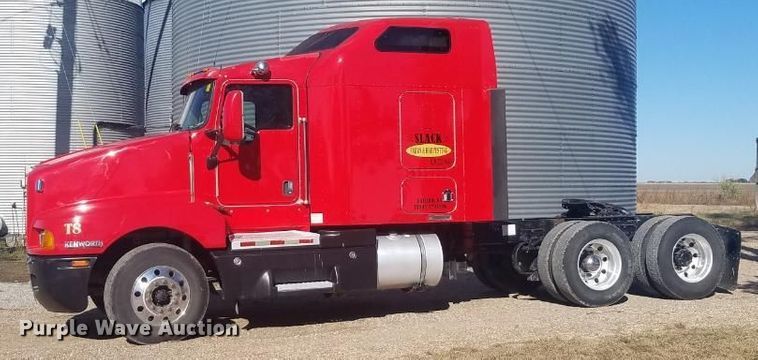image for item H1143 2007 Kenworth T600 semi truck