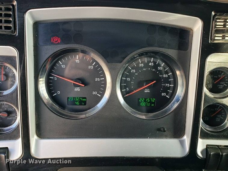 image for item H1143 2007 Kenworth T600 semi truck