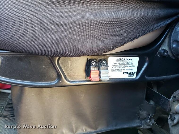 image for item H1143 2007 Kenworth T600 semi truck