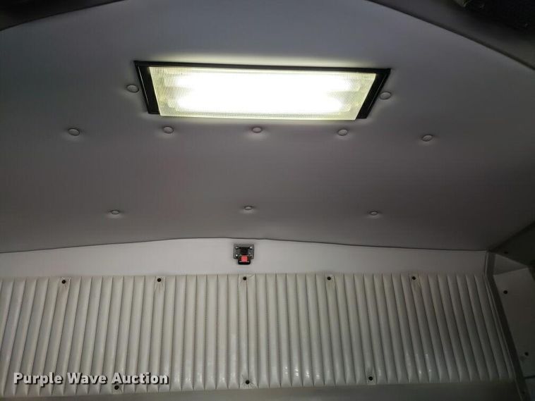 image for item H1143 2007 Kenworth T600 semi truck