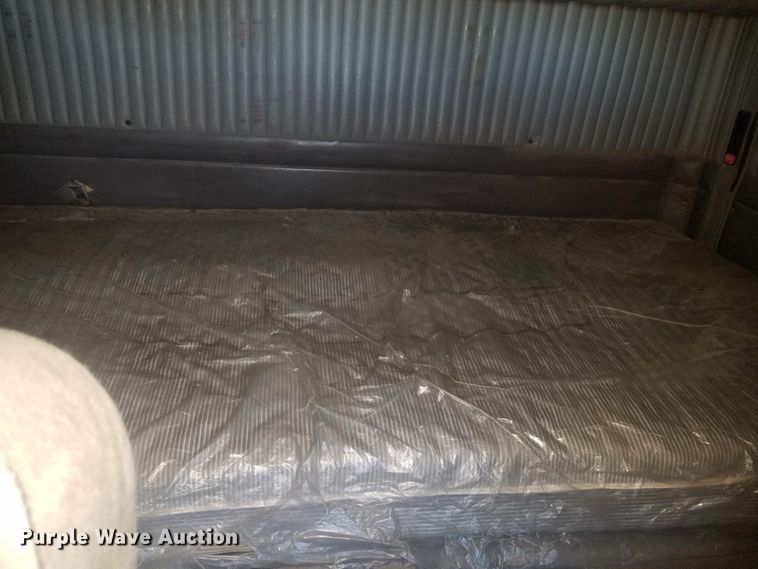 image for item H1143 2007 Kenworth T600 semi truck