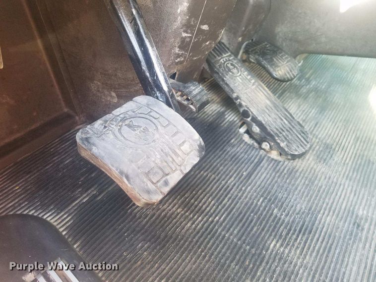 image for item H1143 2007 Kenworth T600 semi truck