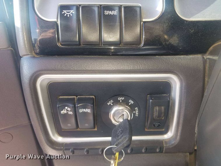 image for item H1143 2007 Kenworth T600 semi truck