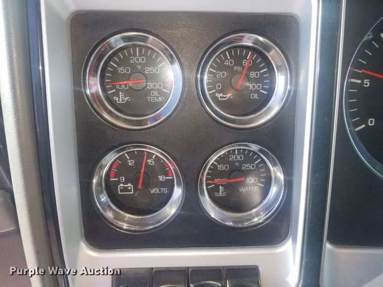 image for item H1143 2007 Kenworth T600 semi truck