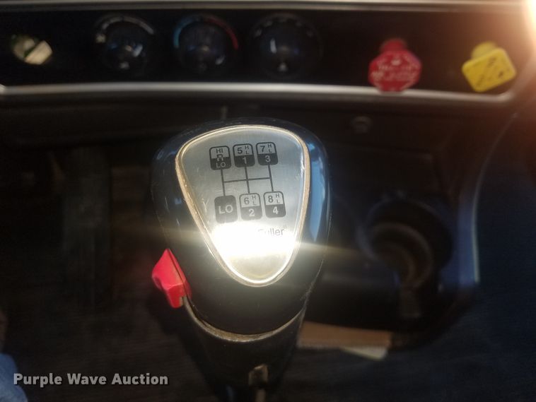 image for item H1143 2007 Kenworth T600 semi truck