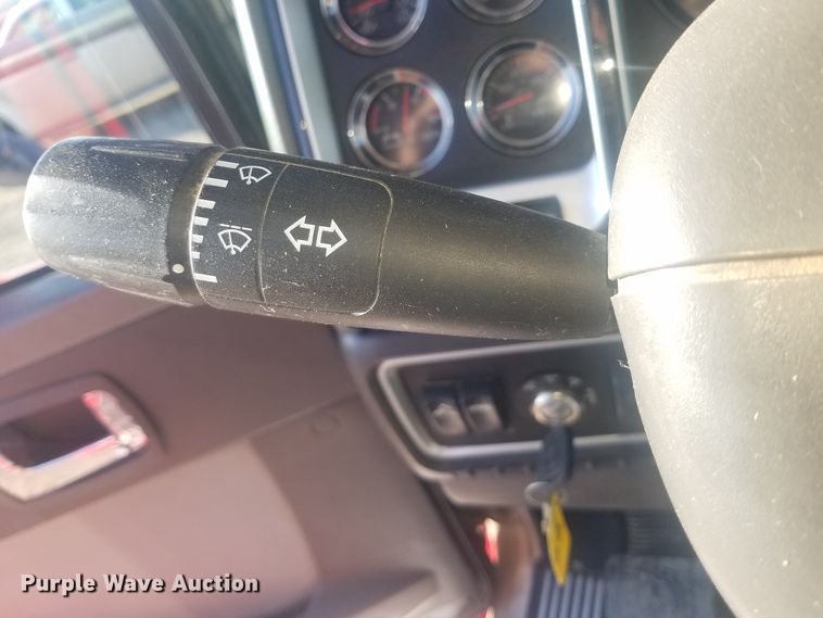 image for item H1143 2007 Kenworth T600 semi truck