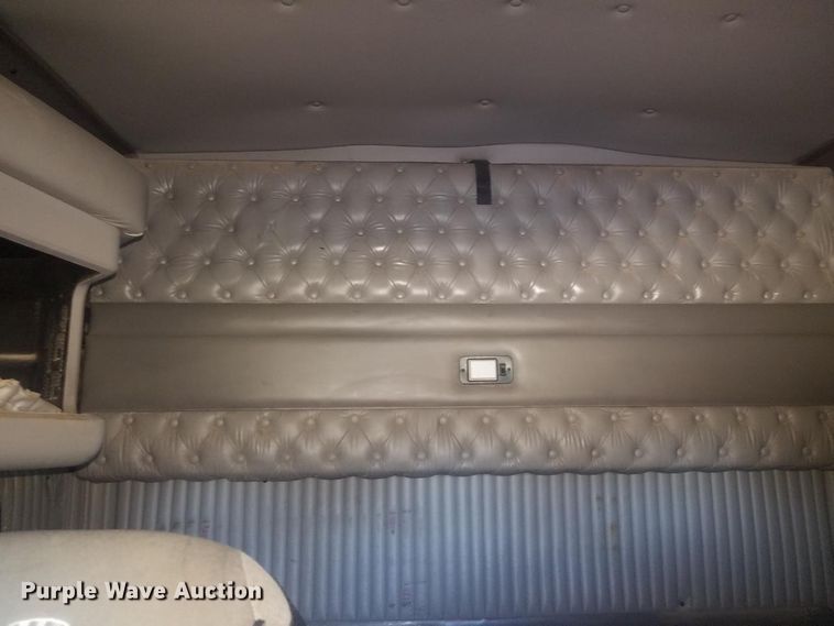 image for item H1143 2007 Kenworth T600 semi truck