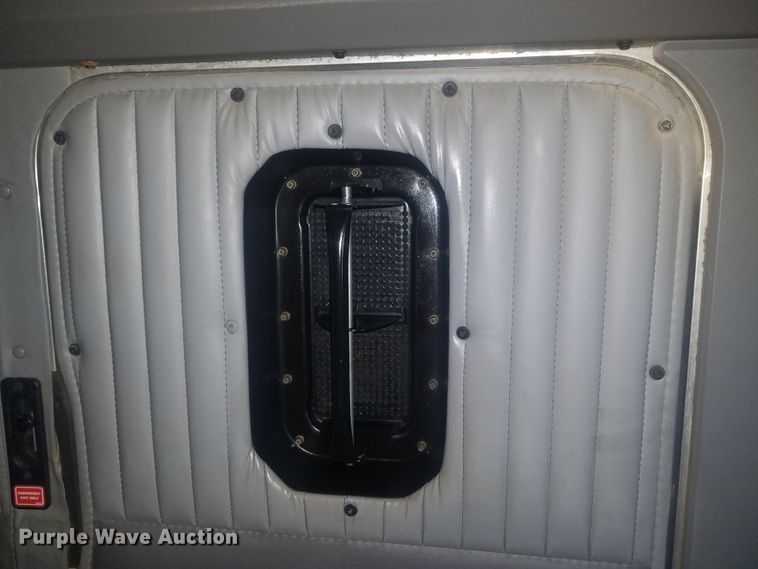 image for item H1143 2007 Kenworth T600 semi truck