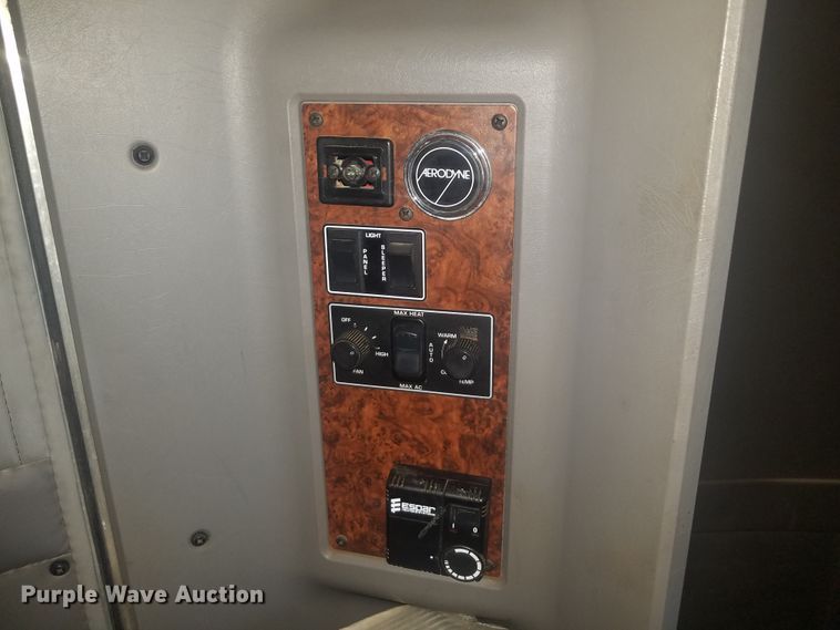 image for item H1143 2007 Kenworth T600 semi truck