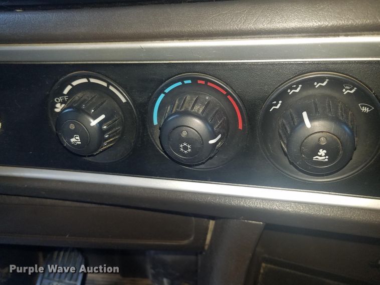 image for item H1143 2007 Kenworth T600 semi truck