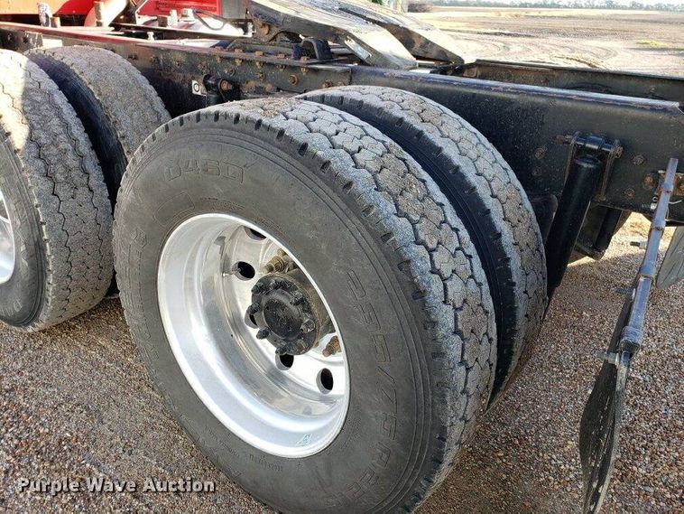 image for item H1143 2007 Kenworth T600 semi truck