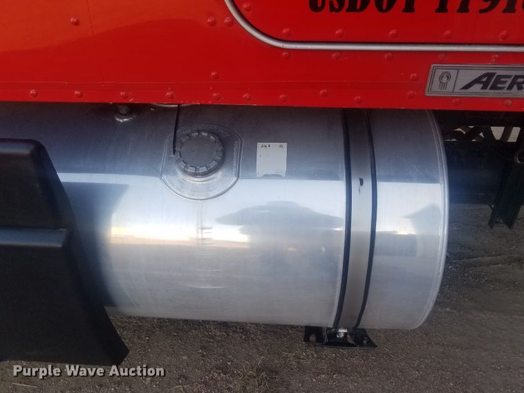 image for item H1143 2007 Kenworth T600 semi truck