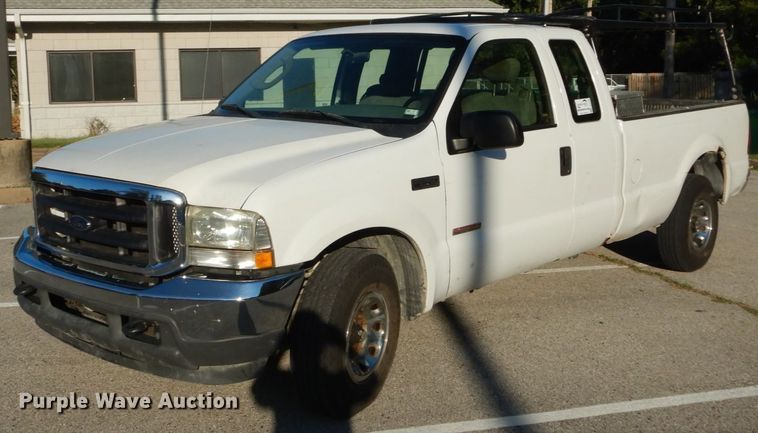 image for item DH2105 2004 Ford F250 Super Duty SuperCab pickup truck