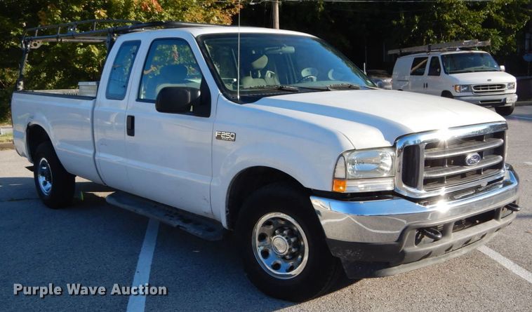 image for item DH2105 2004 Ford F250 Super Duty SuperCab pickup truck