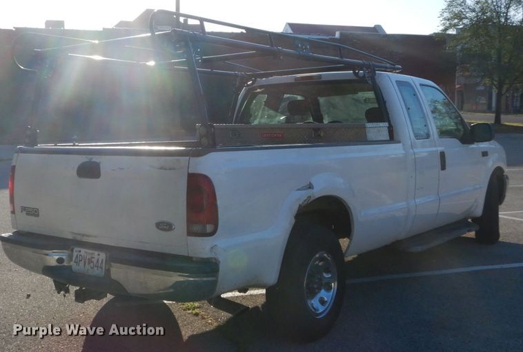 image for item DH2105 2004 Ford F250 Super Duty SuperCab pickup truck