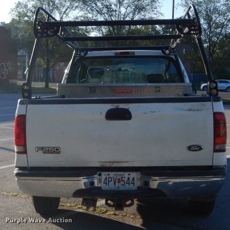 image for item DH2105 2004 Ford F250 Super Duty SuperCab pickup truck