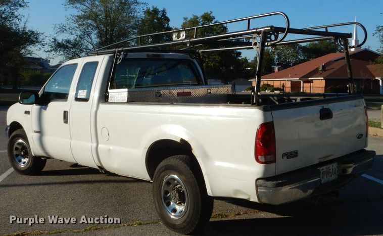 image for item DH2105 2004 Ford F250 Super Duty SuperCab pickup truck