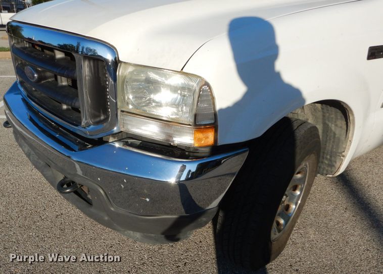 image for item DH2105 2004 Ford F250 Super Duty SuperCab pickup truck